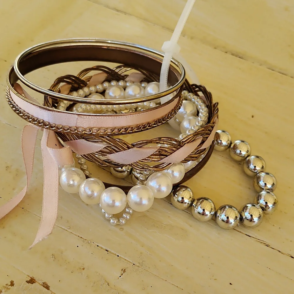 🖐️FREE🖐️ 4 bracelet sets